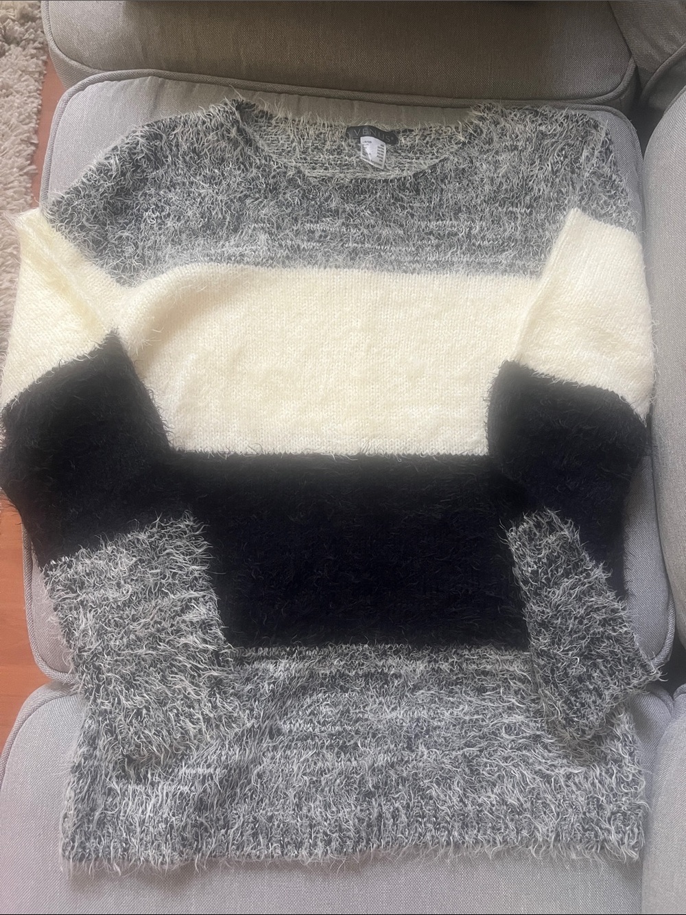 VENUS Fuzzy Crewneck Sweater in Gray, Black & Cream